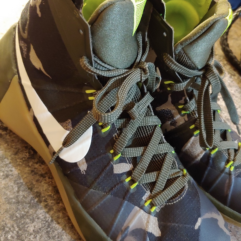 Nike hyperdunks camo